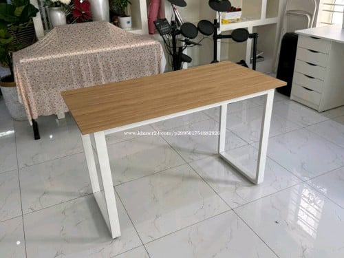 Folding table
