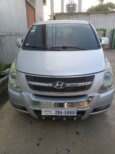 HYUNDAI Starex 2009 For Rent /出租