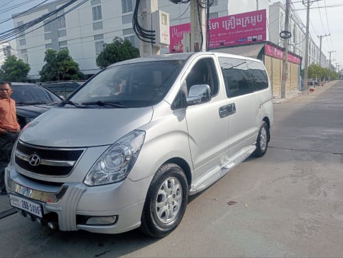 HYUNDAI Starex 2009 For Rent /出租