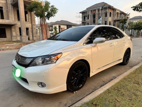 I need to sell Lexus HS250h 2010 full premium