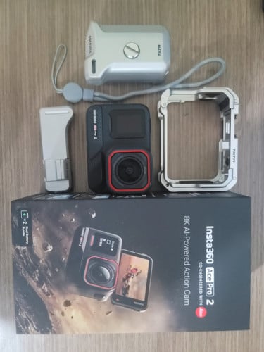 Insta360 Ace Pro2 With Grip 98%
