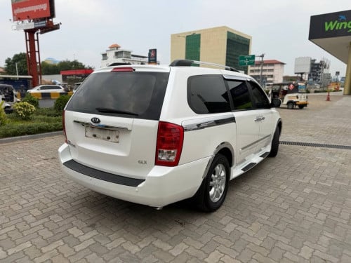 Kia Carnival 2012