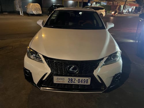 Lexus CT 200h 013 យ៉ាន់លេង សំបកឌឺឡេ 2024 ក្នុងឈឺរី  មានអេក្រង់