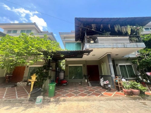 Linkhouse for rent in Boeung Tompun