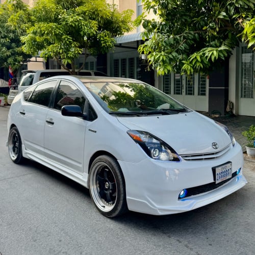 Prius សម្រាប់ជួល​ ធានាឡានស្អាត​ ស្រួលជិះ