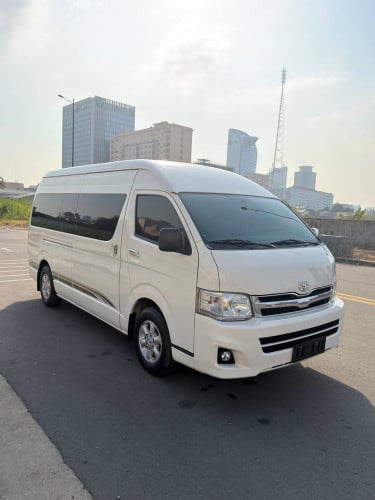 Toyota Hiace 2011