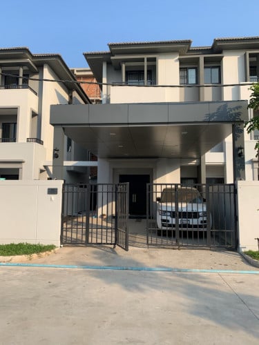 Twin villa for sale at Chip Mong 271