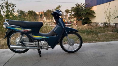 សង់២០០២ សំណុំ លេខសខ្មៅ ម្ចាស់ដេីម