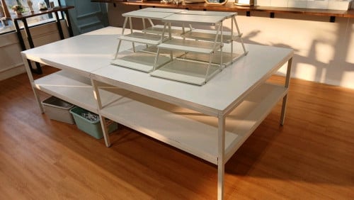 តុសម្រាប់ដាក់គ្រឿងសម្អាង ឬគ្រឿងអលង្ការ