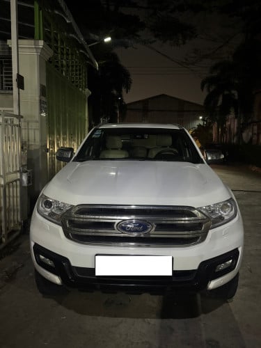 Ford Everest ឡាននៅថ្មី ចចា