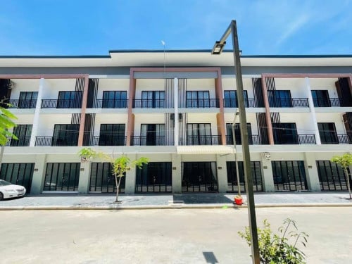 ផ្ទះលក់បុរីឡាក់គីវ័ន