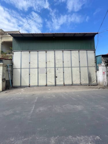 ឃ្លាំងសំរាប់លក់រឺជួល