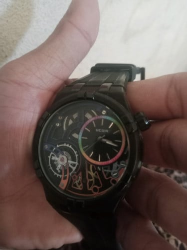 នាឡិកានៅស្អាតមនុស្សប្រុសថ្មកាន់មិនចូលទឹក