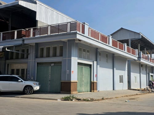 ផ្ទះកែង ថ្មី