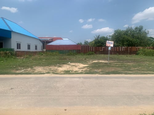 ដីលក់ជិតវត្តកំពែង