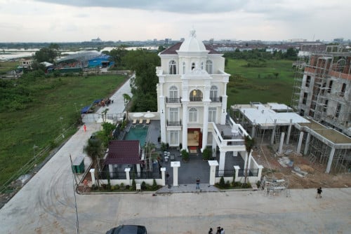 វីឡាលក់ ជិតអ៊ីអន២