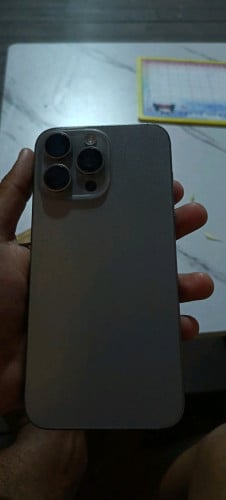 ទូរសព្ទជាប់អាយខ្លោតប៉ុន្តែនៅសំណុំស៊ីណែនមិនដែលដោះ