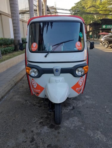 កង់បីលក់ម៉ាស៊ីនស្អាតកង់បីនាក់ប្រើផ្ទាល់។