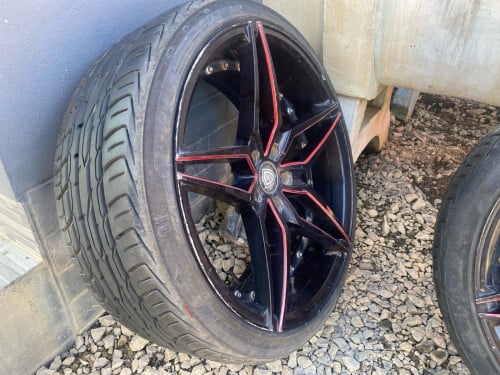 យ៉ាន់និងសំបក កង់ឡាន វង់20