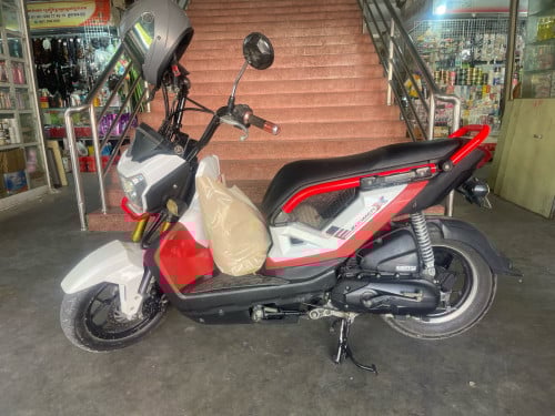 ចង់លក់ម៉ូតូស៊ូម័រ ឆ្នាំ2018លក់650$ ធានាម៉ាសុីនស្អាត