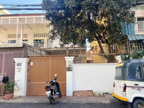 ផ្ទះជាន់ផ្ទាល់ដីសំរាប់ជួល នៅបឹងកេងកង3