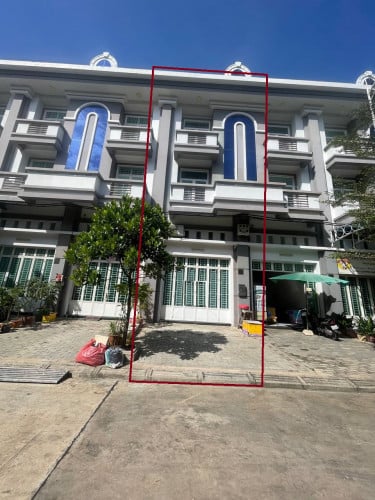 ផ្ទះល្វែងសម្រាប់ជួលនៅបុរីរុងរឿងក្រោយវិមានអាហារ(មានម៉ាសុីនត្រជាក់4គ្រឿង)