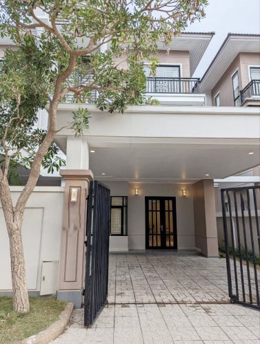 វីឡាភ្លោះអេ សម្រាប់ជួលនៅបុរីប៉េងហួតដឹស្តាមេរាហ្គាដិន 50ម