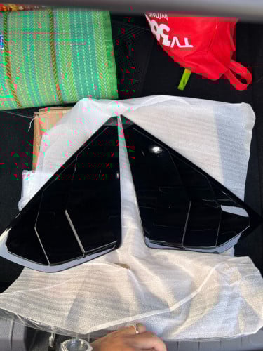 សាកសមជាមួយ BYD Seal05 ស៊ុមត្រីឆ្លាម​ ពណ៌ខ្មៅរលោង