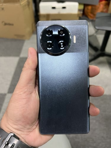 លក់ទូរសព្ទ័ TECNO SPARK 20 PRO+ -RAM 8G/256G ( CON 98% )