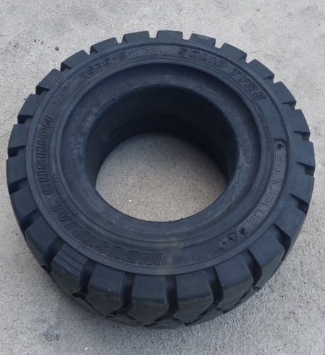 មានលក់និងប្តូូរសំបកកង់ឡេវ៉ាទ័ (Forklift) កង់ចិន មានគុណភាពល្អ ធូថ្លៃ