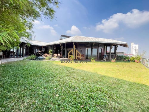 4 bedroom penthouse with river view for rent