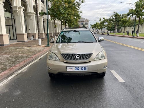 Car for sale Lexus 330 04 pong2 ធានាឡានថ្មីណាស់ ធានាឡា
