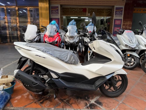 HONDA PCX 125CC 2022 HYBRID (2200km)