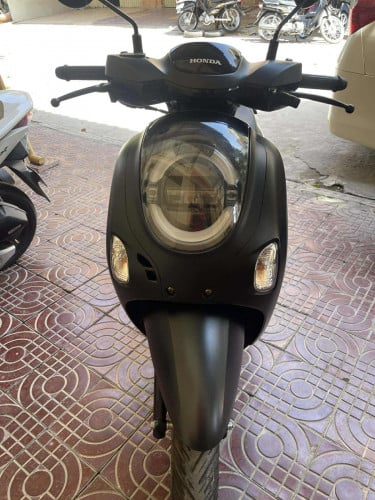 Honda Scoopy 025ម៉ូតូស្អាតមានកាតគ្រីត្រឹមត្រូវលក់2300$