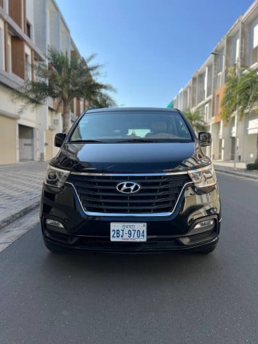 Hyundai H1 2017 For Rent /出租