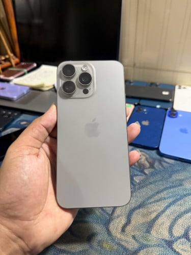 iPhone 15 Pro Max 256G LLA សំណុំសុីនណែន ស្អាត 740$