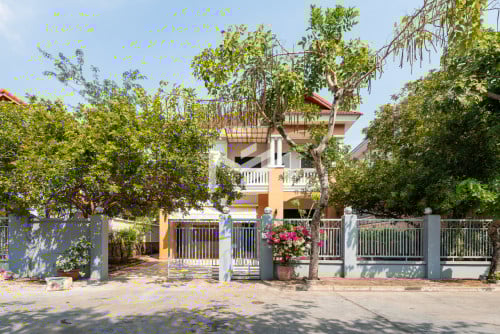 Modern 4 Bedrooms Villa for RENT in Borey Bassac Garden near AEON Mall and Diamond Island