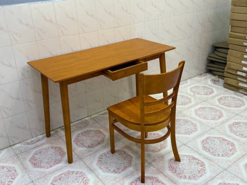 Office desk with chair set