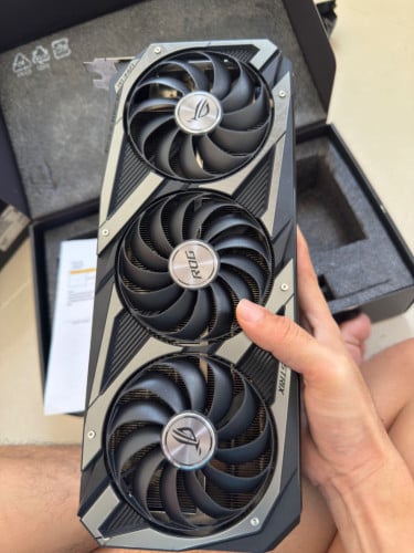 Rog RTX3070Ti របស់ប្រើផ្ទាល់ខ្លួននៅស្អាត់ (តម្លៃចរចារបាន)