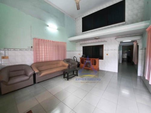 Russian Market | 3 bedrooms house for rent in Toul Tompung