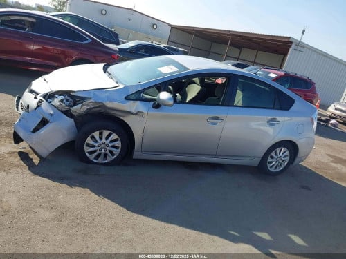 Sell Prius plug in 2014 សាង​14900$បញ្ជាក់​រៀបចំ​ខ្លួន​ឯង​