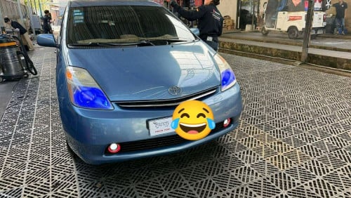 Toyota Prius 07 half full option . Blue car