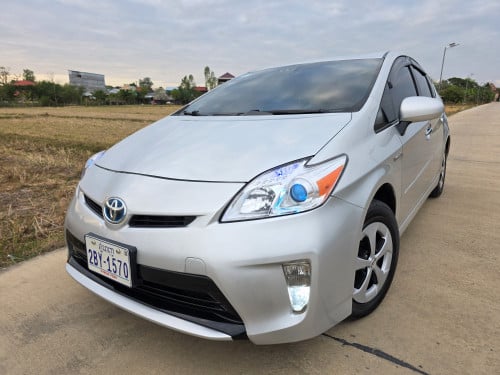 TOYOTA PRIUS ឆ្នាំ2013