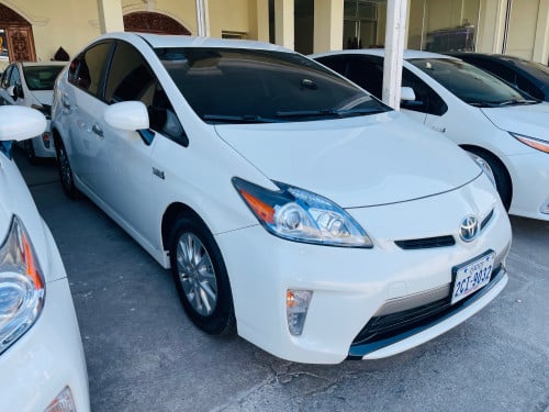 Toyota Prius 2014 plug in ម្ចាស់ដើម