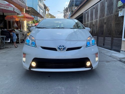 Toyota Prius 2015 option 3
