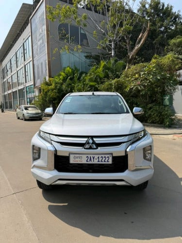 Triton19ឆ្វេងស៊ីនក្រុមហ៊ុន ឡានស្អាតធានាអត់បុកប៉ះ