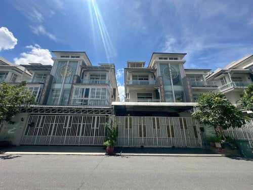 Twin Villa for sale at Borey Orkide 2004 វីឡាភ្លោះ សម្រាប់លក់បន្ទាន់ បុរី អ័រគីដេរ 2004 គម្រោងទី2