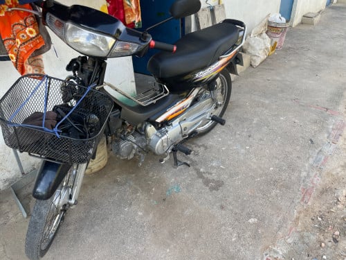 ម៉ូតូនៅស្អាតគ្រាន់បើដែរ។