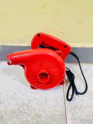 មួយឈុត មានម៉ូទ័រលាងឡាននិងម៉ូទ័រផ្លុំធូលី