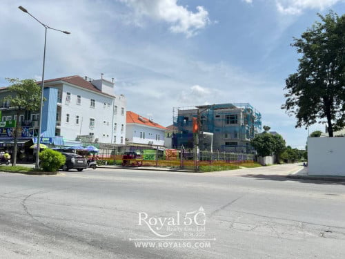 ដីកែងសម្រាប់ជួល​នៅផ្លូវបុរីអង្គរ